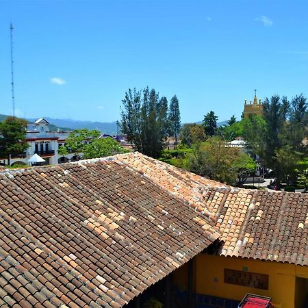 Hotel Delfin Comitan エクステリア 写真