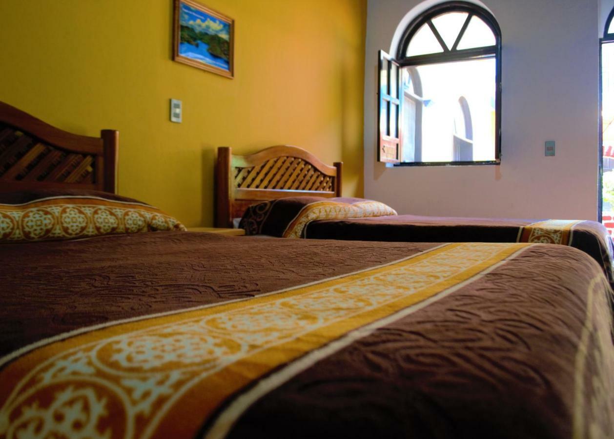Hotel Delfin Comitan エクステリア 写真