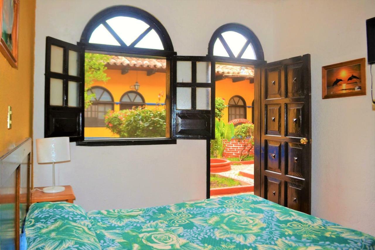 Hotel Delfin Comitan エクステリア 写真